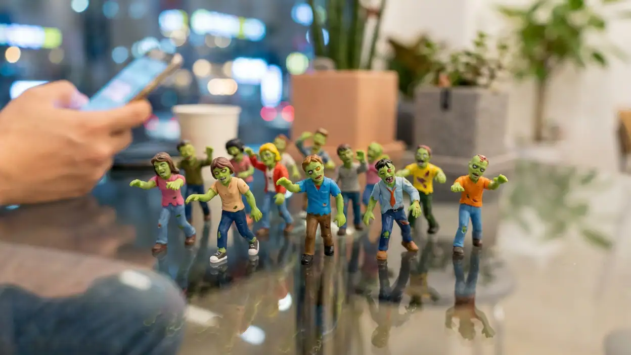 Zombie Tsunami: A Reflection of Our Mobile Culture